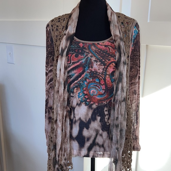 Elysee 26 layered beautiful artsy layered top - Picture 1 of 7